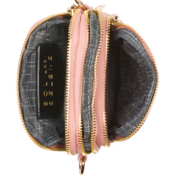 SOL & SELENE
Nylon Divide And Conquer crossbody bag pastel pink - Picture 4 of 6